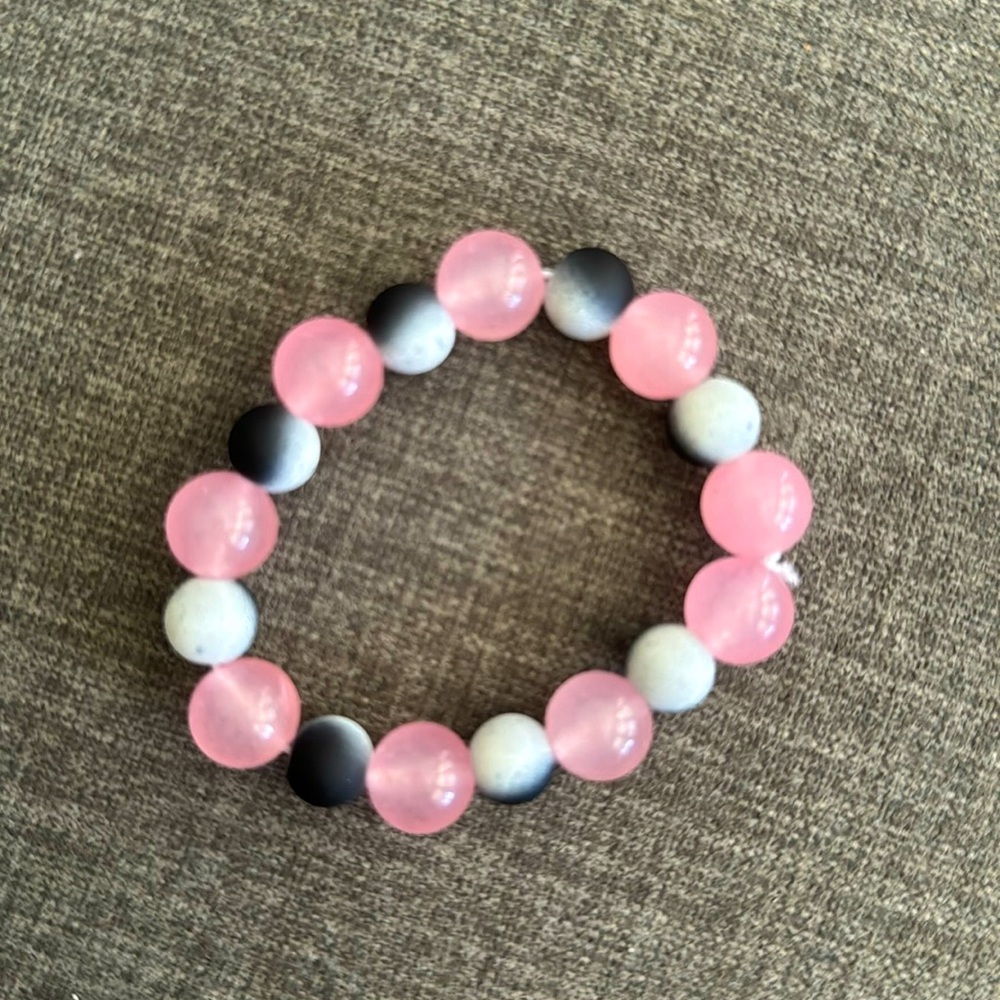 Handmade bracelet with pink/black glass beads